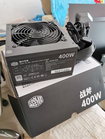 办公电脑用的电源，集成显卡，所以功耗需求不大。酷冷这个实惠，稳定有保障。