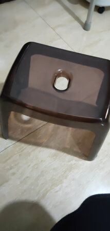 产品材质：材质高端，品质佳，有点小瑕疵，防滑垫缺了一个。