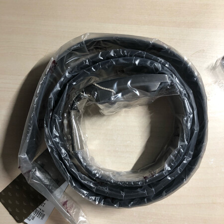 以这个价位来说非常不错，皮质不错，设计的也好看，就是铭牌标志再精致一些就好了。