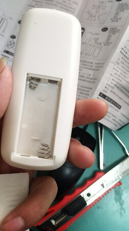 螺丝生锈了，遥控没带电池