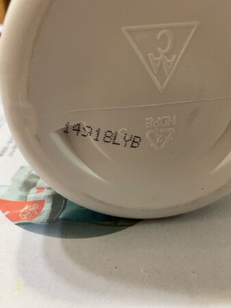 32 FL OZ合946ml，很大的一瓶。淡淡的香味，有高级感。泡沫不是很丰富，但冲完水头发感觉很清爽，去油效果也不错。