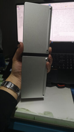 耐用度：还行
舒适度：键程适中，手感不错，按键还是偏小。不过便携性在这要啥自行车。
操作难度：操作还算方便，掰开自动开机。唯一难受的是B键键位很奇怪，n边上放了个不太常用的Fn有点别扭。
外观颜值：外观正常，反正这价位肯定没有背光啥的。
响应速度：码字感觉不出延迟