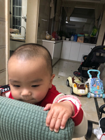 穿着帅帅的，宝贝很喜欢，价格实惠，物流很快