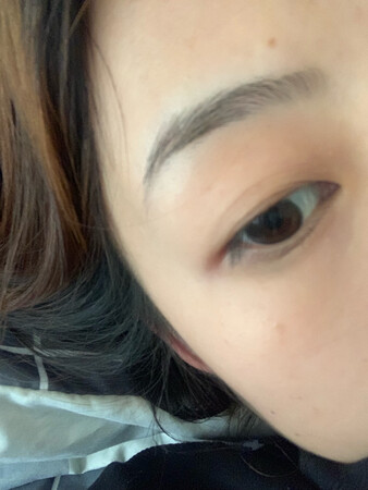 我严重怀疑?是假货哎……以前朋友给我带回来的都不会掉色……这个早上刚涂的就晕了……