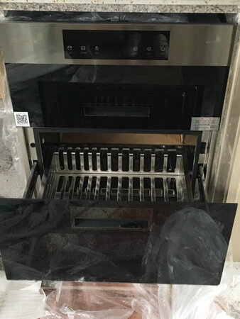 外形外观：外观美观高档
消毒效果：下层高温，上层两种方式同时消毒，消毒效果杠杠的
空间容量：容积很满意，一家人可以放一天的餐具了