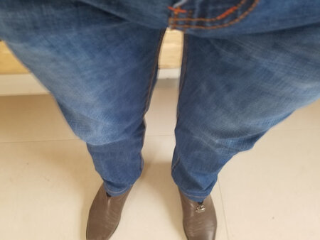 货已收到，质量很好！就是发的两条裤子颜色 一样。好评吧
