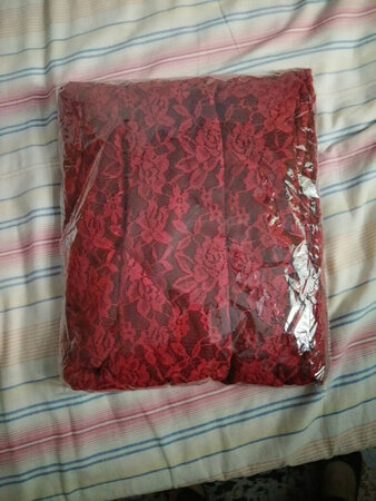 太漂亮了，酒红色颜色很靓！牡丹花图案尺寸标准，面料柔软，加绒保暖！良心商家值得信任！
