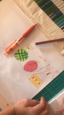 画画班老师在用的一款笔，上色很好，很满意，到货后孩子爱不释手，最近都在画彩铅画，总之很满意