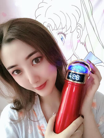 保温效果不错，灯光也闪闪的。