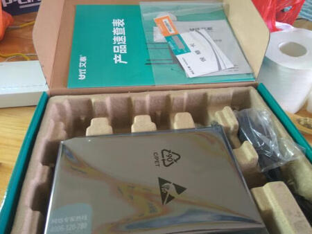 设置全中文，一千多个行为管理，效果不错。设置了一个游戏平台禁用，果然不能联网。还可以各种上网用户管理，对小企业相当不错。当然，行为管理的项目常用的都有，不知今后能否升级扩展更新。
