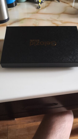 小包不错，够一人放物品，手感好，一次对的选择。