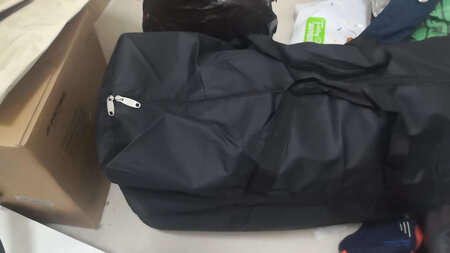 装的东西直多挺实在，质量很好，如果家里不穿的衣服用它装真的挺方便