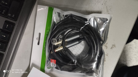 产品质量：质量非常好做工精
产品性能：性能非常好，一点延迟卡顿，水波纹都没有。
外形外观：高端大气上档次
产品包装：包装非常简洁，能够很好的保护产品
兼容性能：兼容性目前测试了几台机器表现都非常好，插拔的阻尼也非常到位，用起来很顺手。