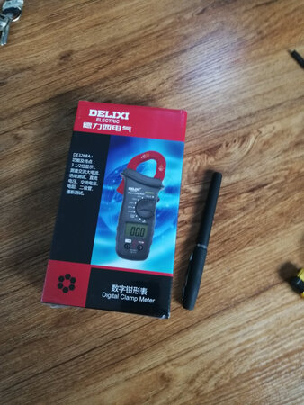 材质工艺：做工精细，手感不错。
操作使用：钳型表用起来很方便，比常规的那种要好很多。
测量效果：还没使用，精准度应该没问题，就是不知道抗低温性怎么样，我以前这块世达这几天开机只显示半个字，过一会才能好。