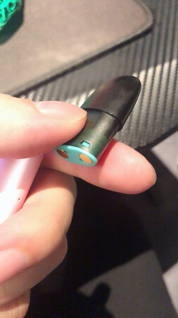 朋友送我的烟杆带一个冰山薄荷，抽完了以后自己又重新买了烟弹，真的挺好抽的，强烈推荐冰山薄荷！！！
