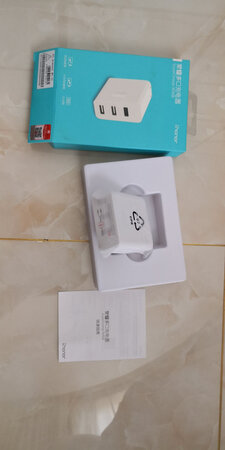 挺好的充电器，出差用非常好，一个超级快充，二个快充，一个插座就够用了，一拖三搞定，非常好。