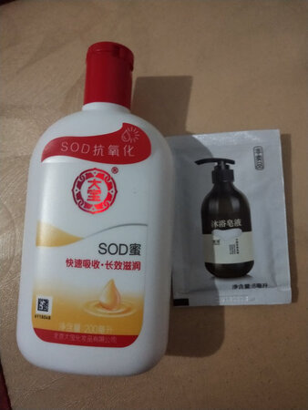 货收到了，一直没有评价，一直在用，效果还可以，是正品，商家服务也很满意，值得推荐。
