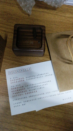 音质很好，胡桃木很漂亮
小巧简约
