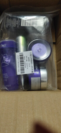 跟图片上完全不是一回事，看着好大买回来这么小，还没用呢，感觉不值那么多钱。
