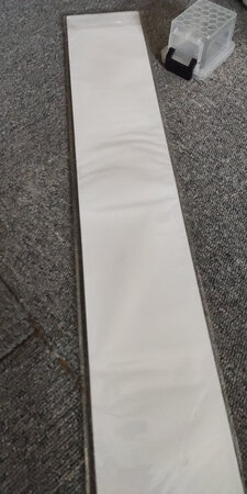 效果不错，贴起来也比较方便，就是价格贵，小面积可以考虑，大面积就划算了