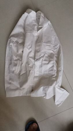 女儿在京东商城自选的，我只管付款。