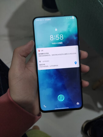 外形外观：漂亮  
屏幕音效：目前最好的屏幕 真的很通透
拍照效果：还行
待机时间：一般般
其他特色：很好的手机  不将就