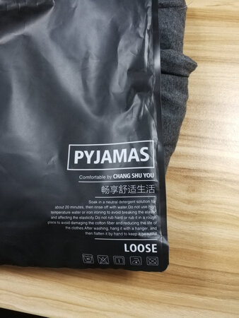 秋天穿着舒服，大小贴身，面料很好，必须给赞个，送货也挺快的。