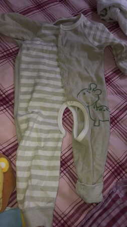 南极人的婴儿衣服码数很准，自我感觉这个彩棉的比有些纯棉的布料还要软，所以很信任这个，宝宝穿着很舒服，物流很快方便快捷！
