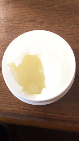 在~买过十多瓶日高马油，这是第一次在京东买。看，只有半瓶像谁用过的