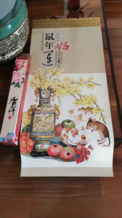 购买这家公司的产品已有多年，一直认为该公司的产品质量好且图案优美，虽然价格高于其它产品但物有所值。以后每年还会继续买的。