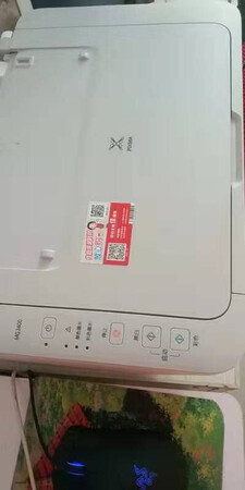 产品包装：包装完好，拆取方便，没有破损。
外形外观：如图所示，就是不太耐脏。
打印速度：打印速度较慢，只能做普通家用打印机使用。
打印效果：喷墨式打印机，要求不能过于高，沾水容易晕染。
操作难易：操作简单，比较方便，适合老人小朋友使用。