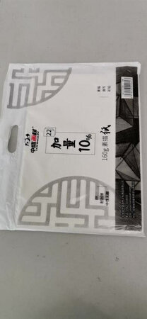 手感：纸张很厚，品质保证，小朋友画水彩的好选择