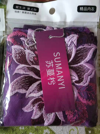挺小只的叠起来，不过打开还是眼前一亮的，挺好看，质量挺好的