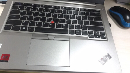 对比了下选择了联想这款，在thinkpad里算性价比高，键盘舒适，容易上手。初级商务本本，棒
