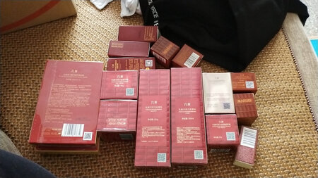 几乎所有的护肤品现在都在用丸美的。感觉质量和各方面都不错。皮肤吸收的也很好。