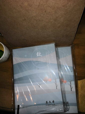 老年人学习外语，首先要写好，按规矩写英文，这个本非常合适，也可以写俄文。赞一个。