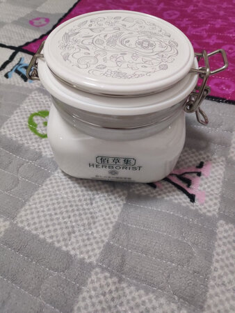 新七白效果真的好，我一直在用这个牌子，商家这次还有小赠品，感谢商家