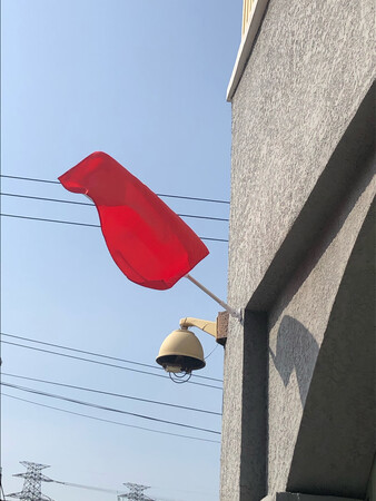 国旗很好啊 国庆节给公司买的 质量不错！