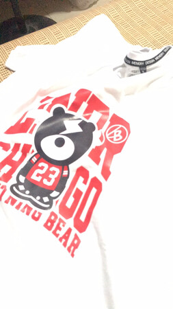 衣服质量不错！纯棉的！物有所值啊！