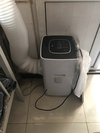 空调基本上还可以，噪音基本上算是没有，出风头出风量相对小了一些，屋子太大了话感觉不到凉风了，建议屋子在十平米左右最好是单人公寓啊、小单间啊、可以买一个。安装挺方便的。在外租房子可以考虑一下。搬家不重、也不占地方。