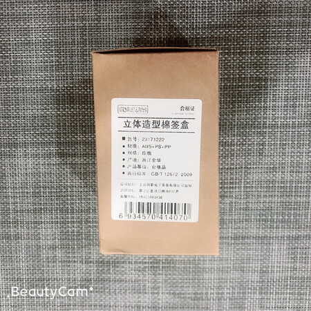 小鹿造型非常可爱，牙签盒很轻巧，方便随身携带，质量不错，没有毛刺挺圆润的，塑料部分透明度也很好，我是买来放棉签的，没什么刺鼻的气味，放心购买。