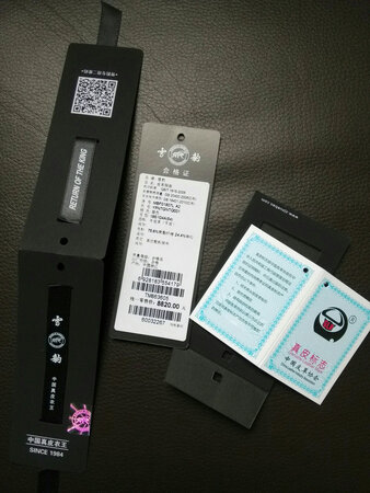 很棒哦，不愧是皮衣大品牌，衣服用料扎实，皮质细腻均匀，内衬用料都比较讲究，做工细致，拉链顺畅，发货用的是顺丰加急，到货神速。用了各种神券加起来，得到一个大优惠，一千出头拿下这件衣服，一个字：值！