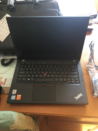 此款电脑绝对是精品，无论使用还是外观，从内到外都显得高端大气，作为一款商用电脑，配置足够满足日常工作，绝对值得公司够买使用。