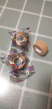 东西非常棒，透气性特别好，粘性也很好，很喜欢