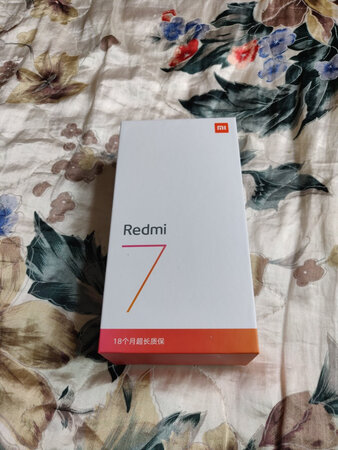 外形外观：颜色很好看，还送了硅胶壳
其他特色：老年人用，完全满足需求