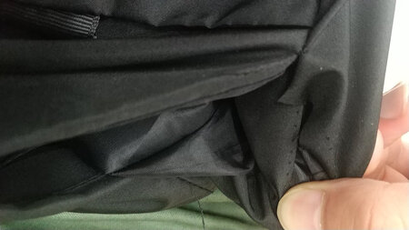 才几天衣服就坏了，口袋破了个洞。