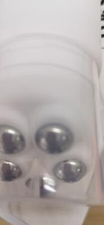 在~和~经常看到 之前是个喜欢去跑步的人 也是想减减肥肉 我从上高中起一直很喜欢跑步 没怎 么注意拉伸变成了肌肉腿 这款用起来真的超级方便诶 朋友推荐的说能舒缓肌肉 不会很黏腻用完洗一下 就好了 很安全 而且效果是真的很好的