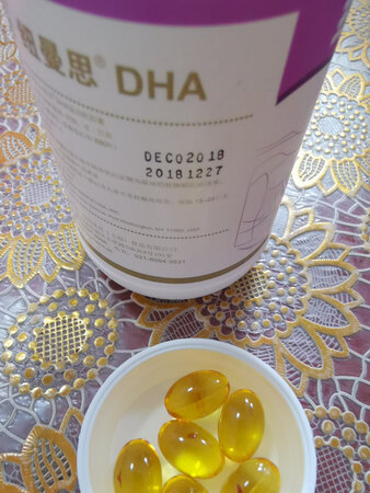 同事推荐的，吃了3瓶了，拿出来潮湿后会软软的