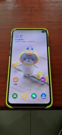 外形外观：很好
屏幕音效：棒棒哒
拍照效果：非常棒
运行速度：可以
待机时间：一天
其他特色：大小合适适合单手操作