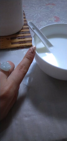 真心不错，没有异味，最近买了许多家的指甲油，她家的最满意